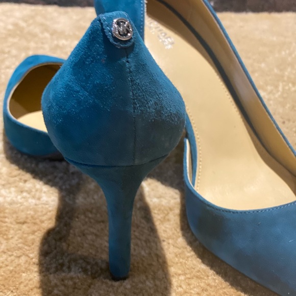 Michael Kor’s NWT  Women Dorothy Flex D'Orsay Suede Pump, Luxe Teal (8.5 - Picture 10 of 14
